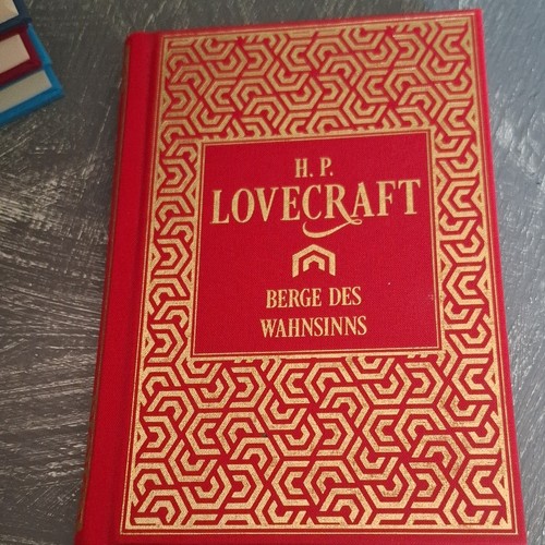 Nikol lovecraft berge - nikol,